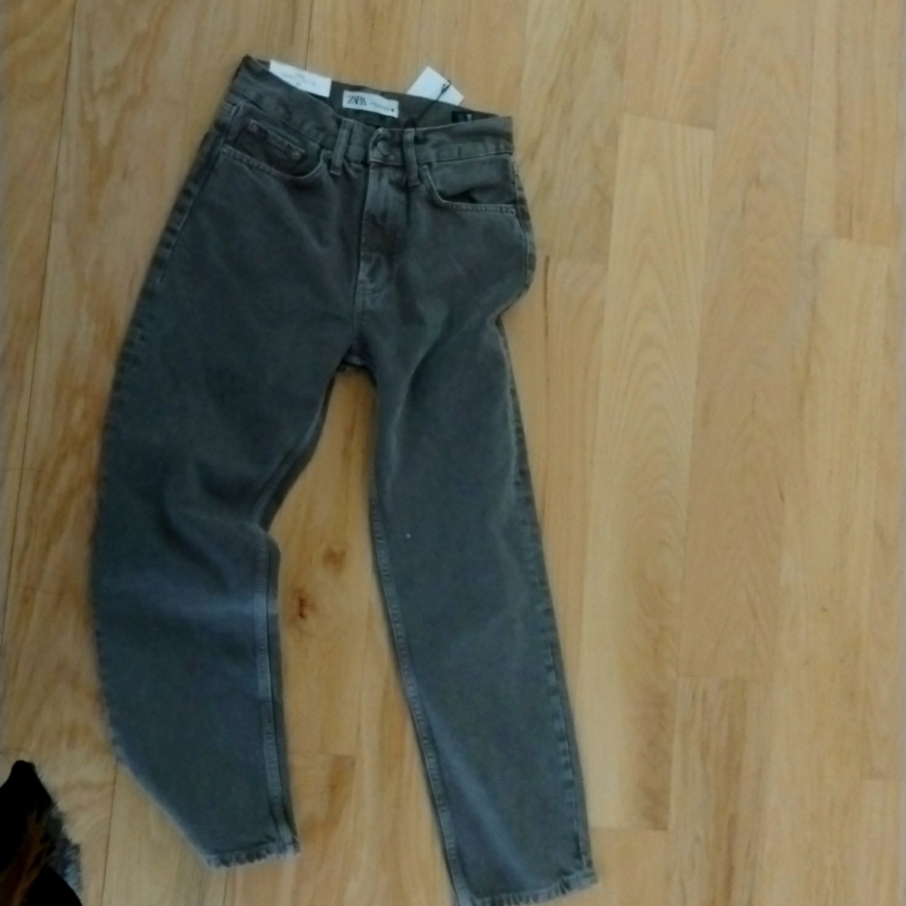 The straight cropped Zara jeans nwt 34 usa 2